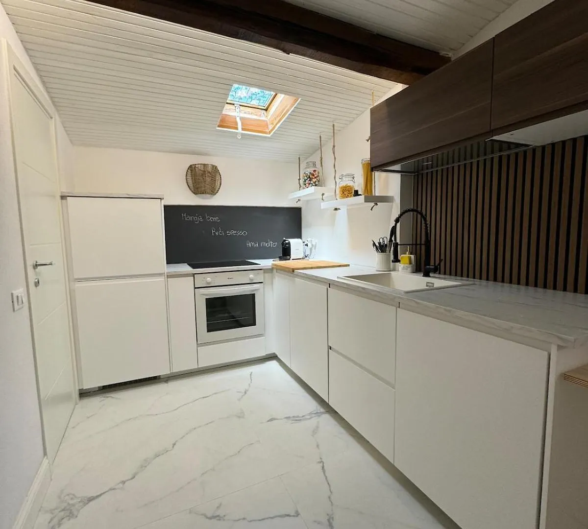 Three-Room Apartment 200 Meters From The Sea! Marina di Pietrasanta